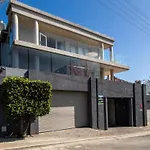 Fresnaye Family Home 4 Bedrooms No Loadshedding