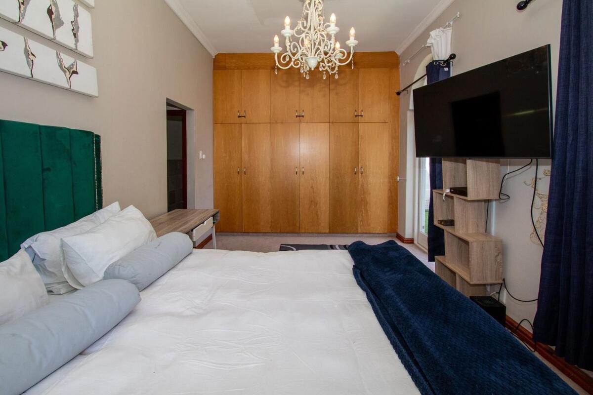 Fresnaye Family 4 Bedrooms No Loadshedding Holiday home Cape Town