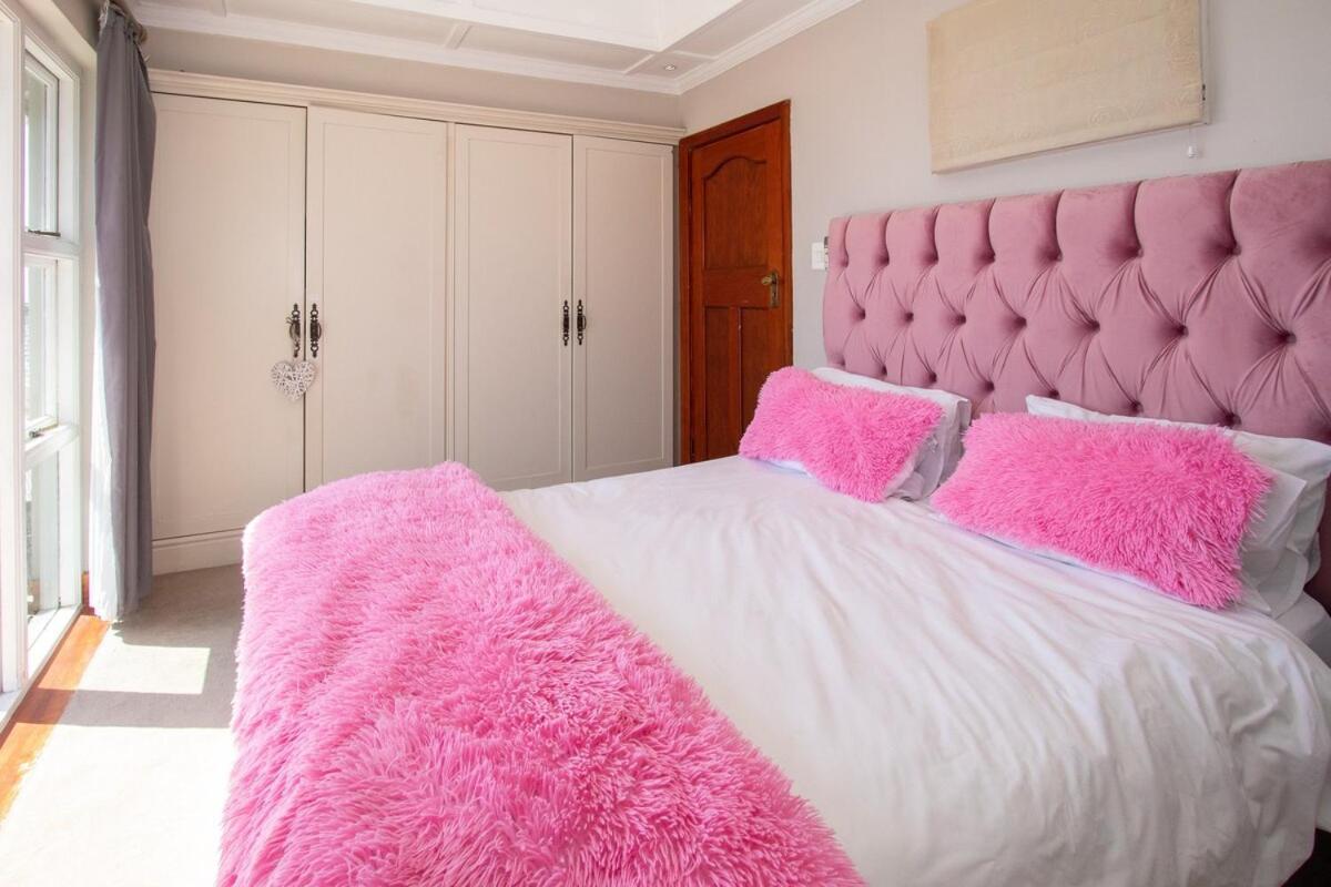 Fresnaye Family 4 Bedrooms No Loadshedding Holiday home Cape Town