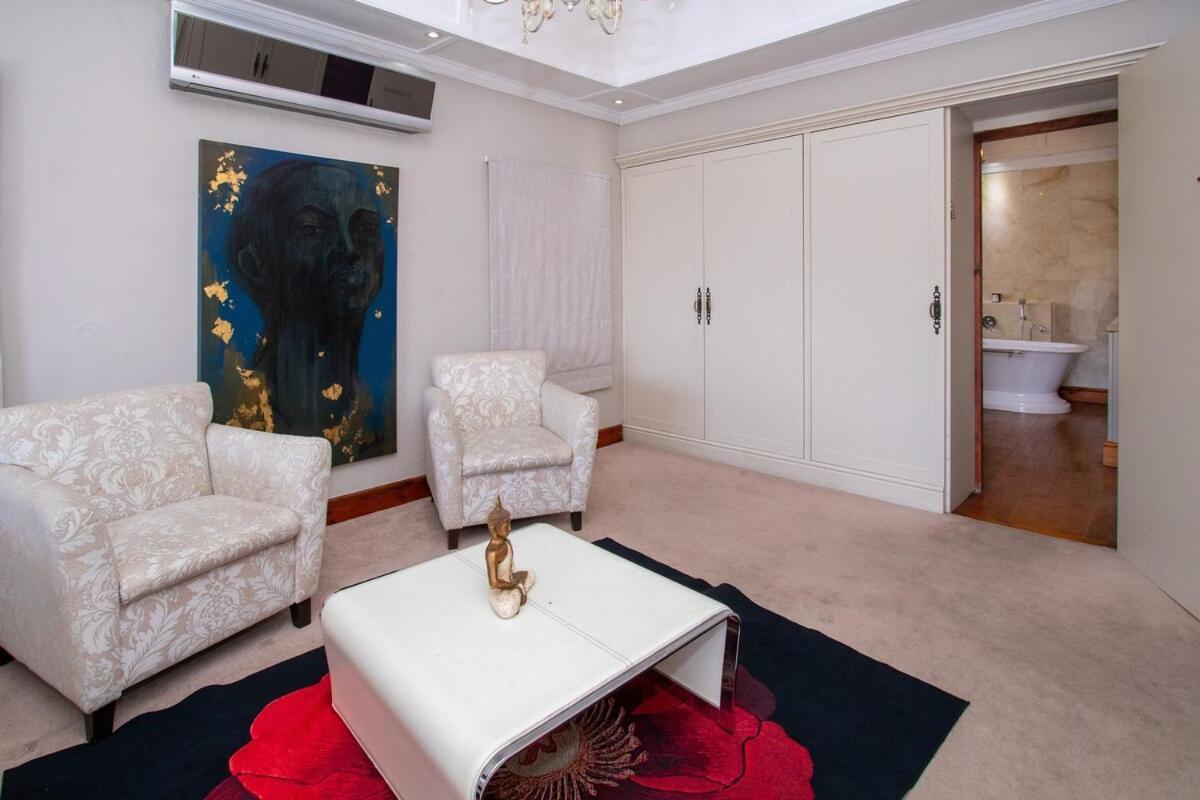 Fresnaye Family 4 Bedrooms No Loadshedding Holiday home Cape Town