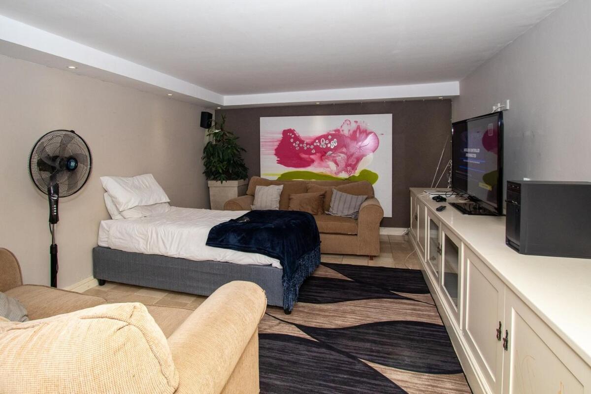 Fresnaye Family 4 Bedrooms No Loadshedding