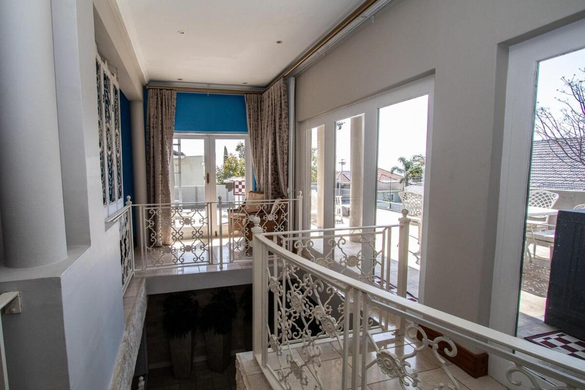 Fresnaye Family 4 Bedrooms No Loadshedding Holiday home Cape Town